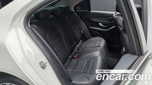 Mercedes-Benz C-Class 2019 — Şəkil 9/32