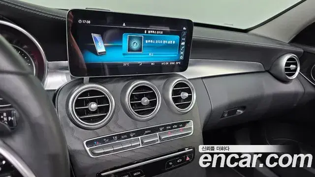 Mercedes-Benz C-Class 2019 — Şəkil 19/32