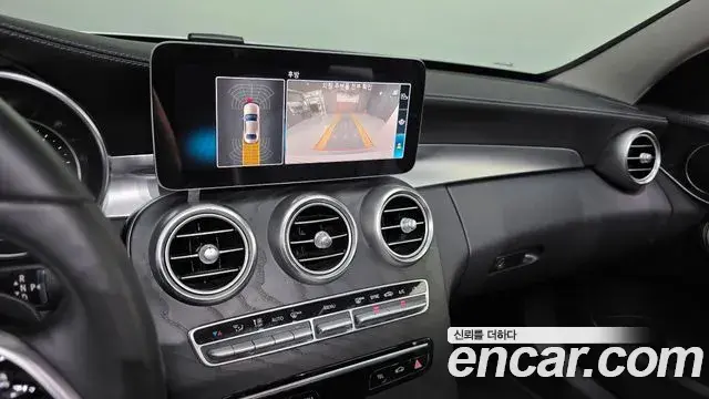 Mercedes-Benz C-Class 2019 — Şəkil 28/32