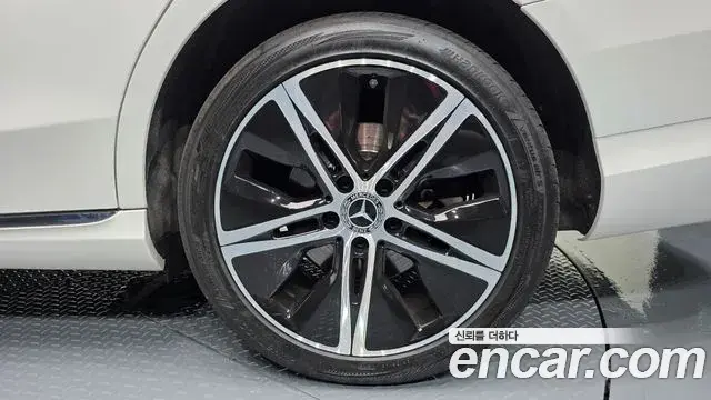 Mercedes-Benz C-Class 2019 — Şəkil 32/32