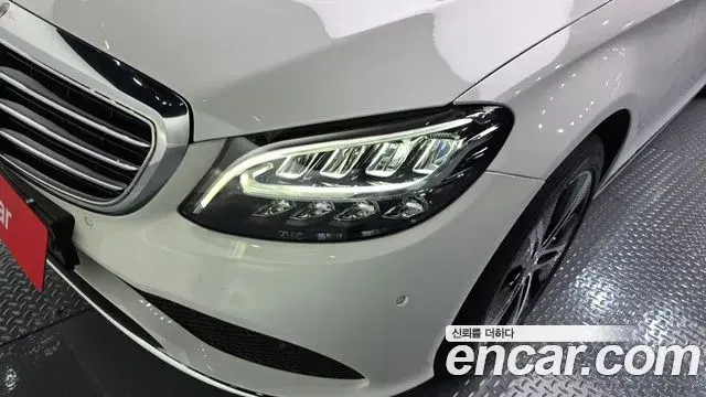 Mercedes-Benz C-Class 2019 — Şəkil 25/32