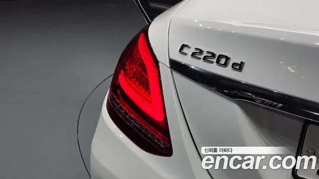 Mercedes-Benz C-Class 2019 — Şəkil 12/32