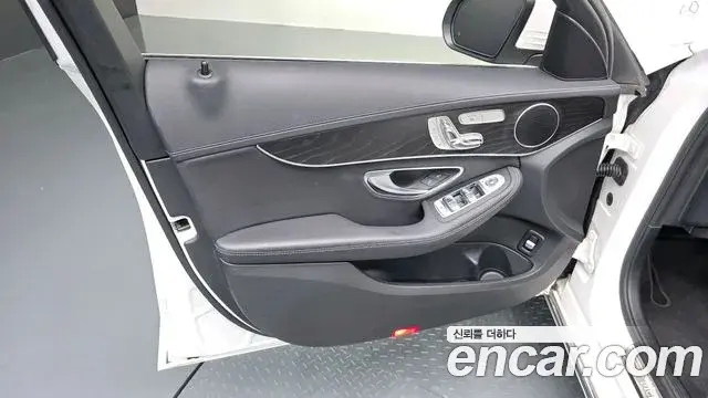 Mercedes-Benz C-Class 2019 — Şəkil 17/32