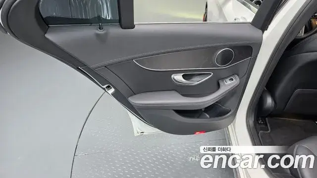 Mercedes-Benz C-Class 2019 — Şəkil 20/32