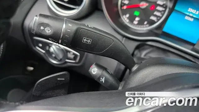 Mercedes-Benz C-Class 2019 — Şəkil 30/32