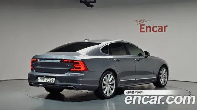Volvo S90 2019 — Şəkil 33/34