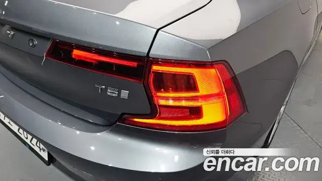 Volvo S90 2019 — Şəkil 31/34