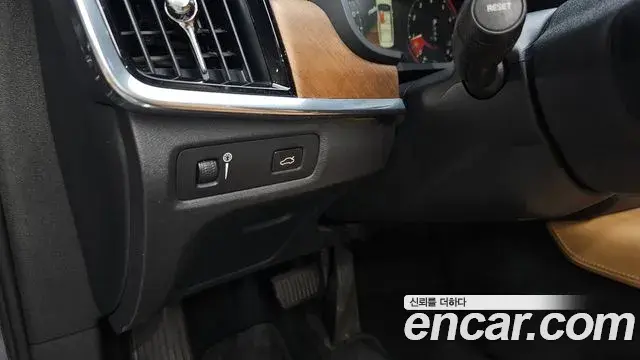 Volvo S90 2019 — Şəkil 24/34