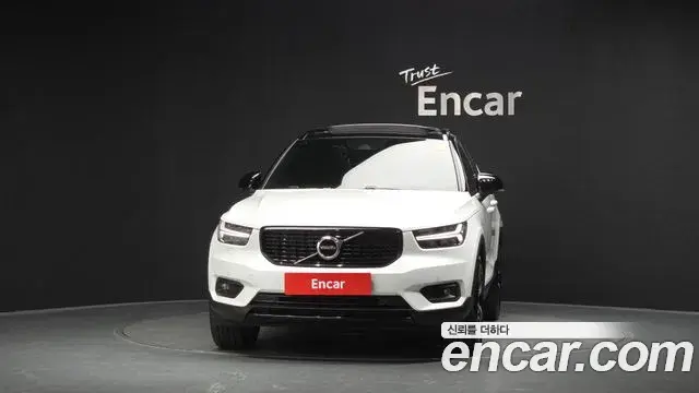 Volvo XC40 2020 — ფოტო 33/37