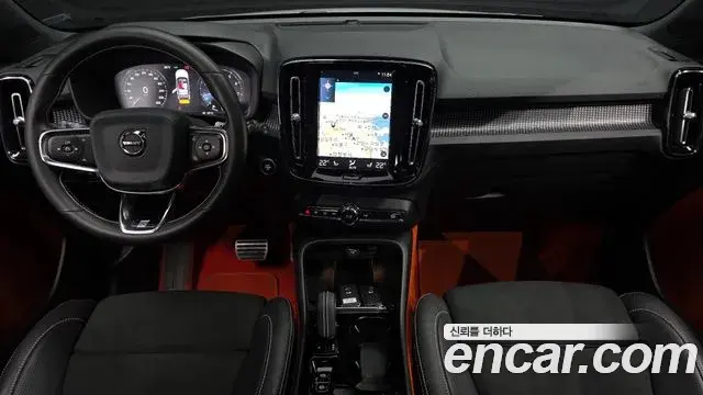 Volvo XC40 2020 — ფოტო 18/37