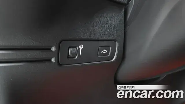 Volvo XC40 2020 — ფოტო 21/37