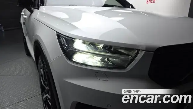 Volvo XC40 2020 — ფოტო 23/37