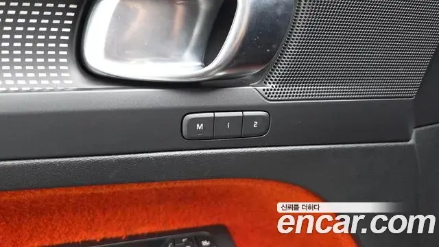 Volvo XC40 2020 — ფოტო 29/37