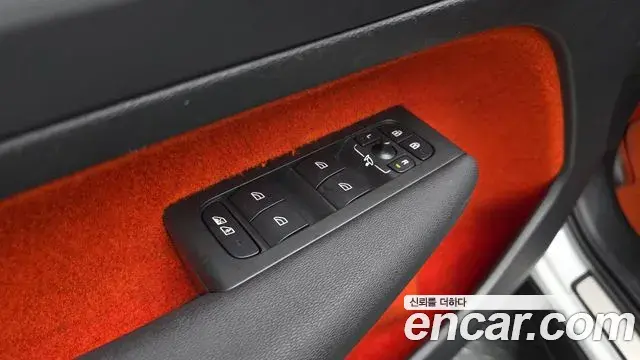 Volvo XC40 2020 — ფოტო 27/37