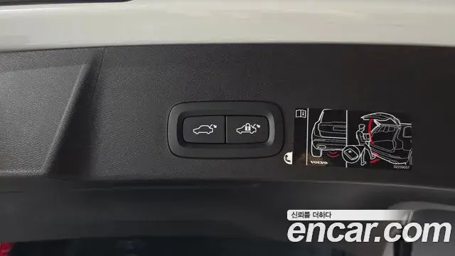 Volvo XC40 2020 — ფოტო 9/37