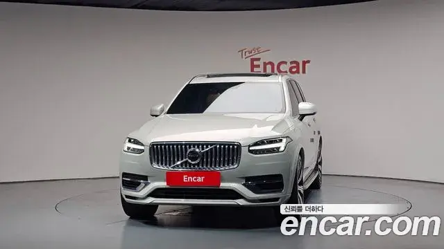 Volvo XC90 2022 — ფოტო 40/41