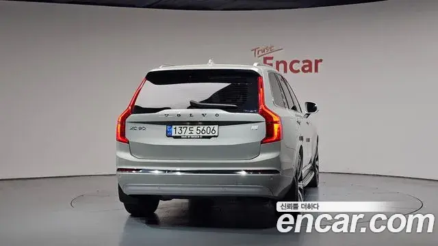 Volvo XC90 2022 — ფოტო 17/41