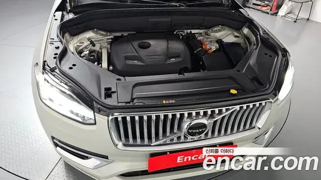 Volvo XC90 2022 — ფოტო 38/41
