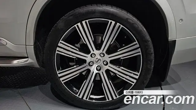 Volvo XC90 2022 — ფოტო 10/41