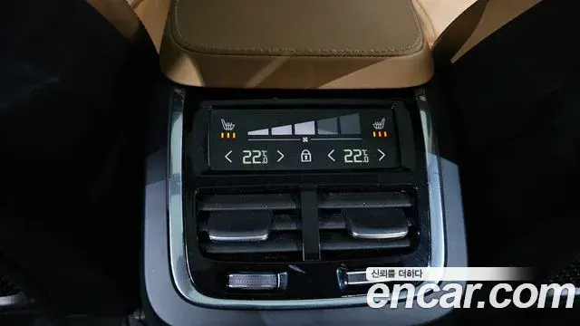 Volvo XC90 2022 — ფოტო 34/41