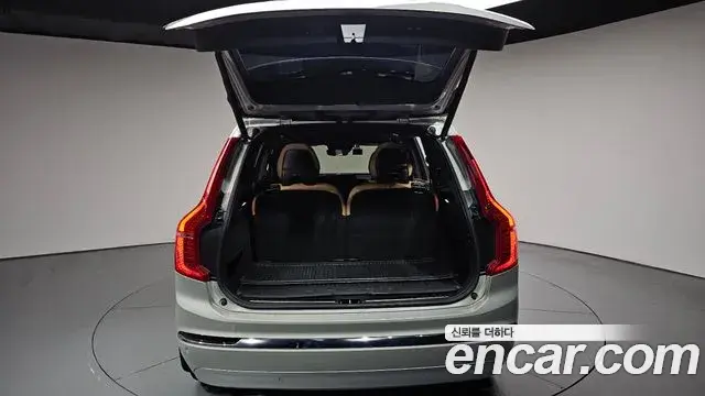 Volvo XC90 2022 — ფოტო 1/41