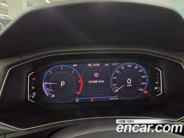 Volkswagen T-Roc 2021 — Photo 14/20