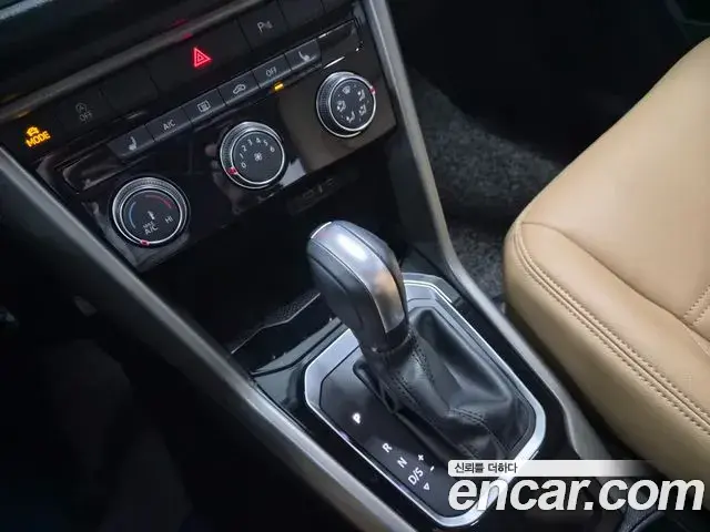 Volkswagen T-Roc 2021 — Photo 1/20