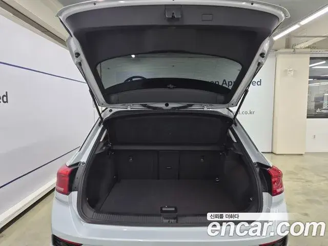Volkswagen T-Roc 2021 — Photo 19/20