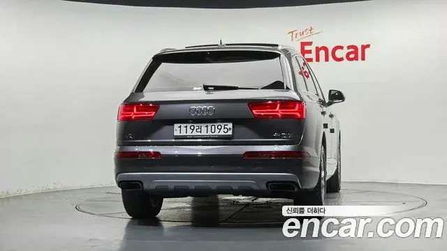 Audi Q7 2019 — Фото 3/20