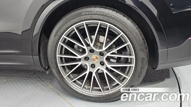 Porsche Cayenne 2020 — Şəkil 27/30