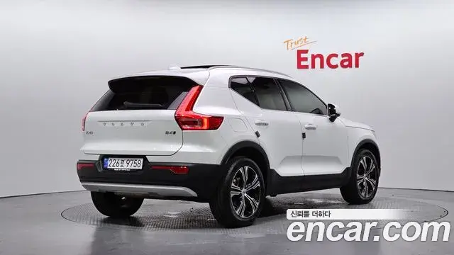 Volvo XC40 2022 — Şəkil 20/31