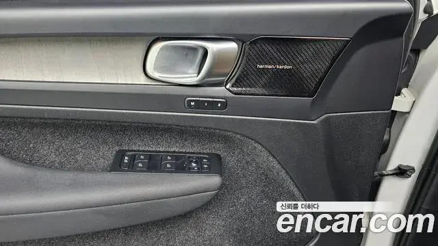 Volvo XC40 2022 — Şəkil 14/31