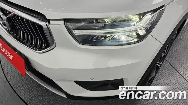 Volvo XC40 2022 — Şəkil 29/31