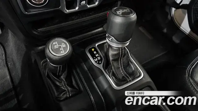 Jeep Wrangler 2018 — Şəkil 17/20