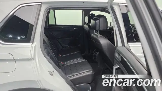 Volkswagen Tiguan 2023 — Şəkil 23/34