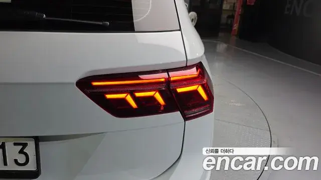Volkswagen Tiguan 2023 — Şəkil 29/34