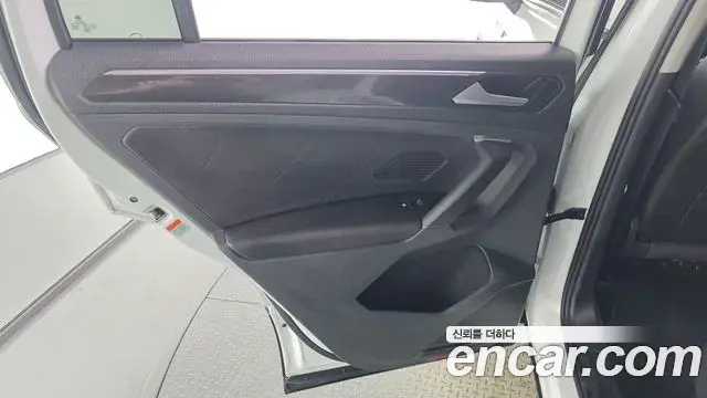 Volkswagen Tiguan 2023 — Şəkil 34/34