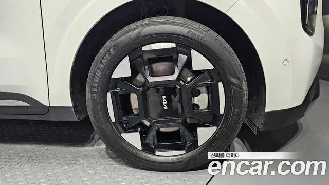 Kia Carnival 2024 — ფოტო 19/30