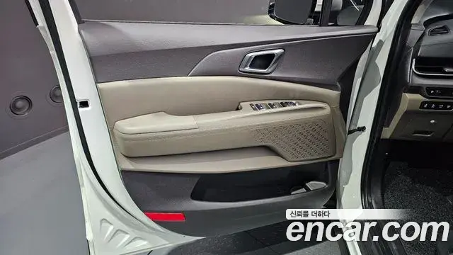 Kia Carnival 2024 — ფოტო 27/30