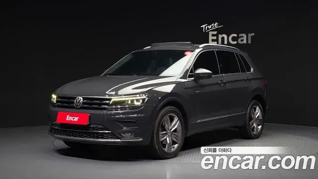 Volkswagen Tiguan 2018 — ფოტო 15/20