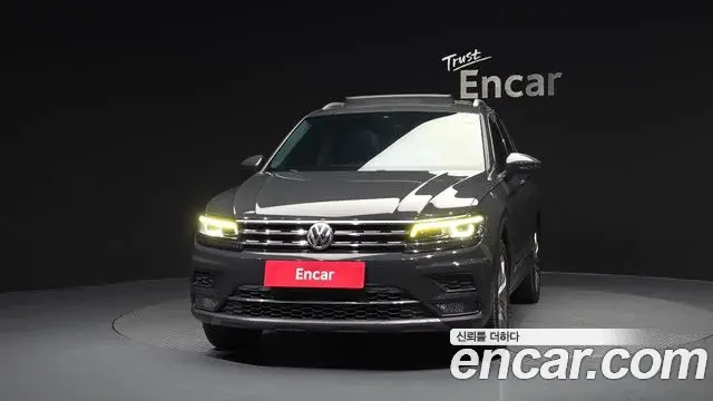 Volkswagen Tiguan 2018 — ფოტო 1/20