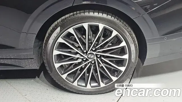 Hyundai Grandeur Hybrid 2025 — Photo 20/33