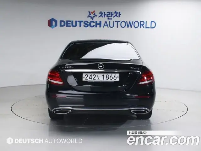 Mercedes-Benz E-Class 2019 — Şəkil 17/20