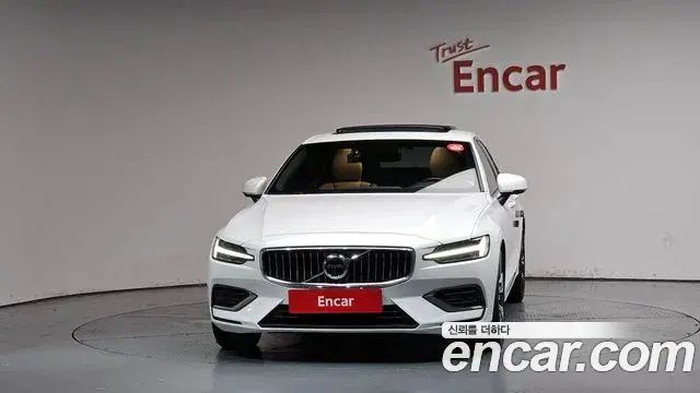 Volvo S60 2021 — Фото 3/20
