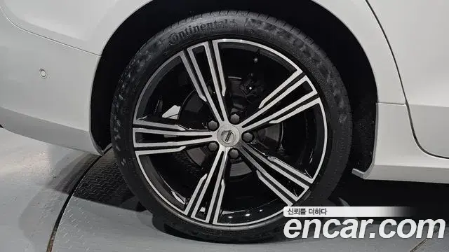 Volvo S60 2021 — Photo 39/40