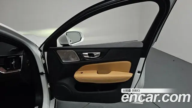 Volvo S60 2021 — Photo 29/40