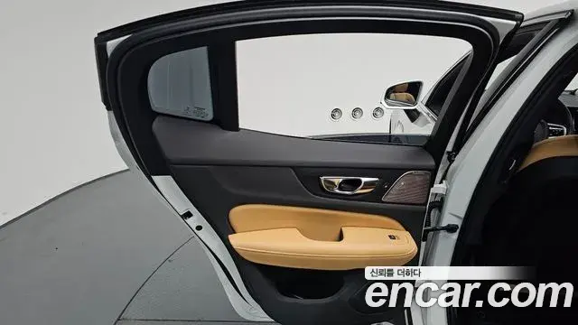 Volvo S60 2021 — Photo 24/40