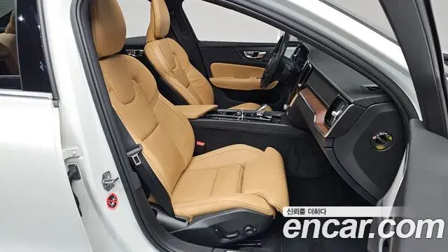 Volvo S60 2021 — Photo 37/40
