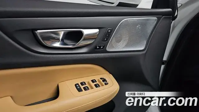 Volvo S60 2021 — Photo 17/40