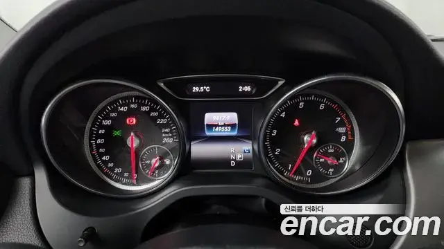Mercedes-Benz GLA-Class 2019 — Şəkil 18/20